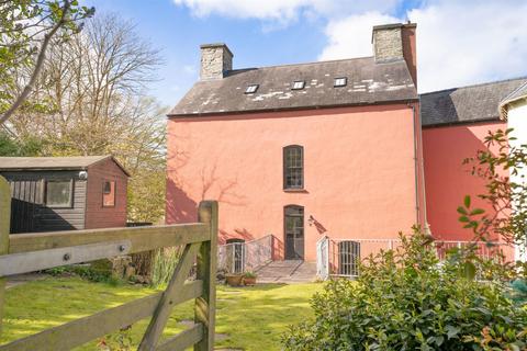 5 bedroom end of terrace house for sale, King Street, Laugharne, Carmarthen