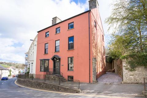 5 bedroom end of terrace house for sale, King Street, Laugharne, Carmarthen