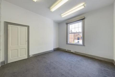 Studio to rent, York Place, Scarborough YO11