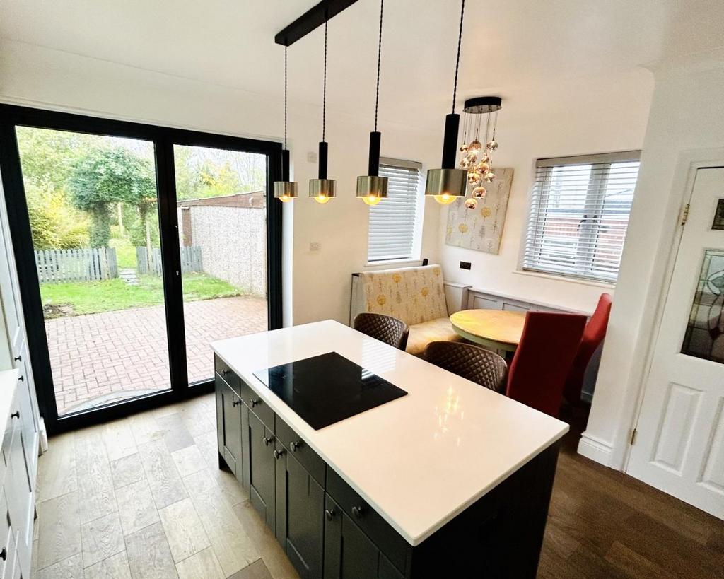 Kitchen 2.JPG