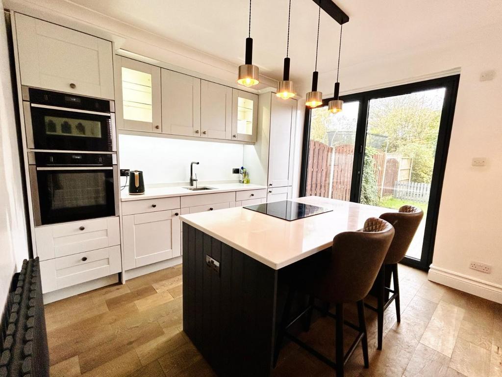 Kitchen 3.JPG