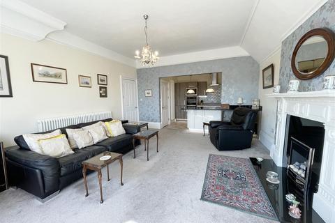 3 bedroom penthouse for sale, Belvedere Road, Scarborough YO11
