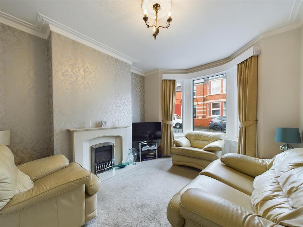 Tennyson Avenue, Scarborough YO12 3 bed terraced house for sale £185,000