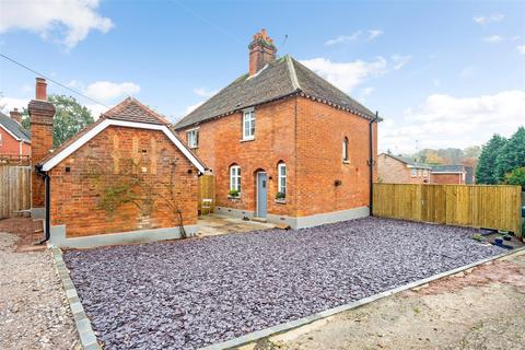 3 bedroom semi-detached house for sale, Crown Cottages, Ascot