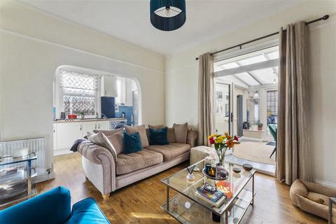 51a Dagnall Park, London, SE25 5EG
