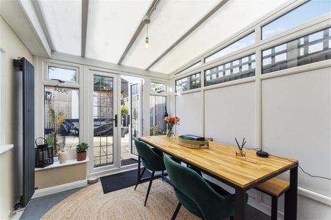 51a Dagnall Park, London, SE25 5EG