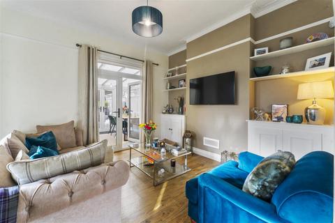 51a Dagnall Park, London, SE25 5EG