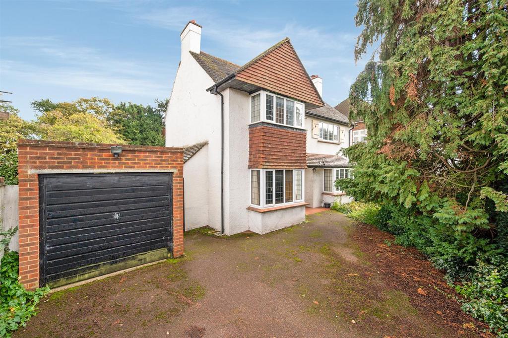 West Hill Avenue, Epsom 3 bed detached house for sale £850,000