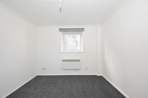 2 bedroom flat to rent, Orchard Way, East Grinstead