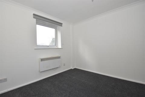 2 bedroom flat to rent, Orchard Way, East Grinstead