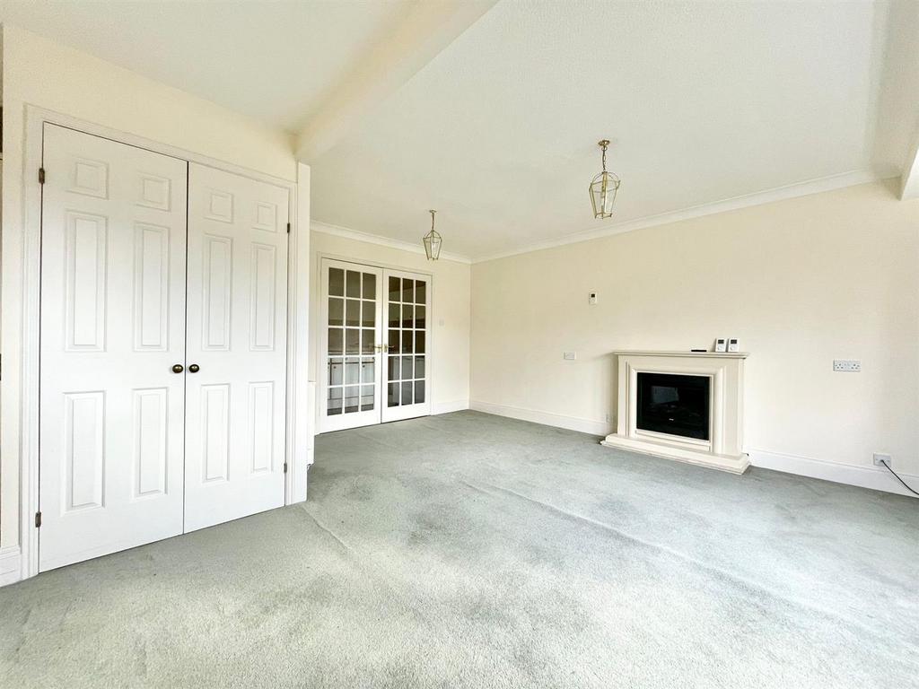 Sitting / dining room