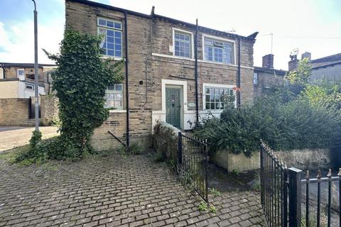 10 Low Green, Bradford, BD7 3LU