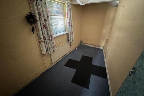 10 Low Green, Bradford, BD7 3LU