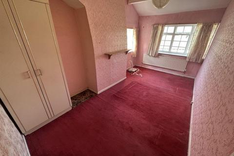 10 Low Green, Bradford, BD7 3LU