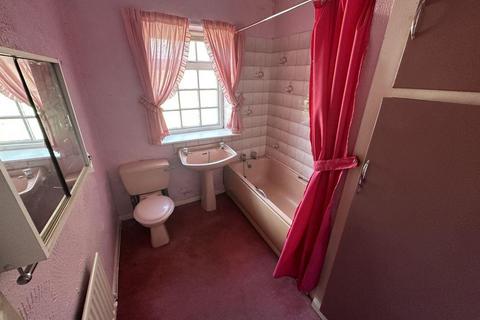 10 Low Green, Bradford, BD7 3LU
