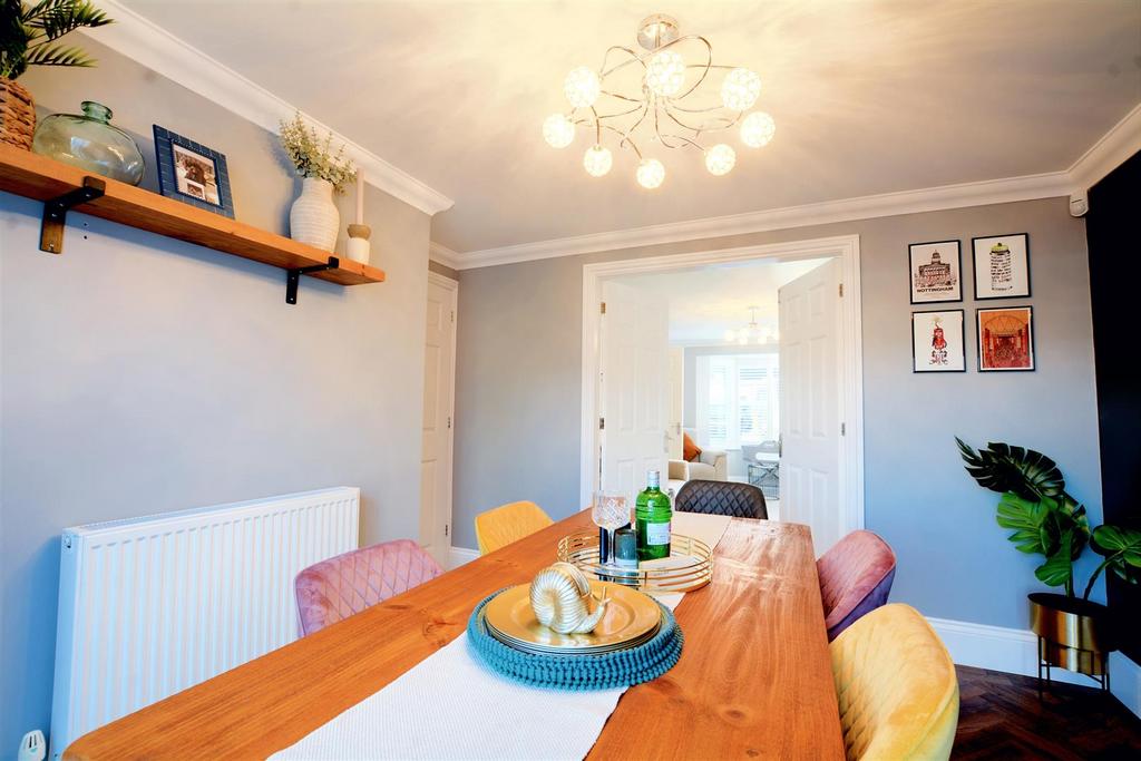 Dining room (1).jpeg