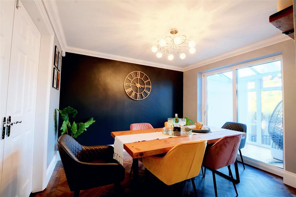 Dining room (2).jpeg