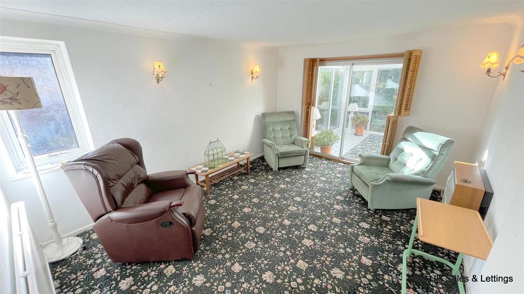 Brookside Crescent, Cuffley 2 bed detached bungalow for sale £584,995