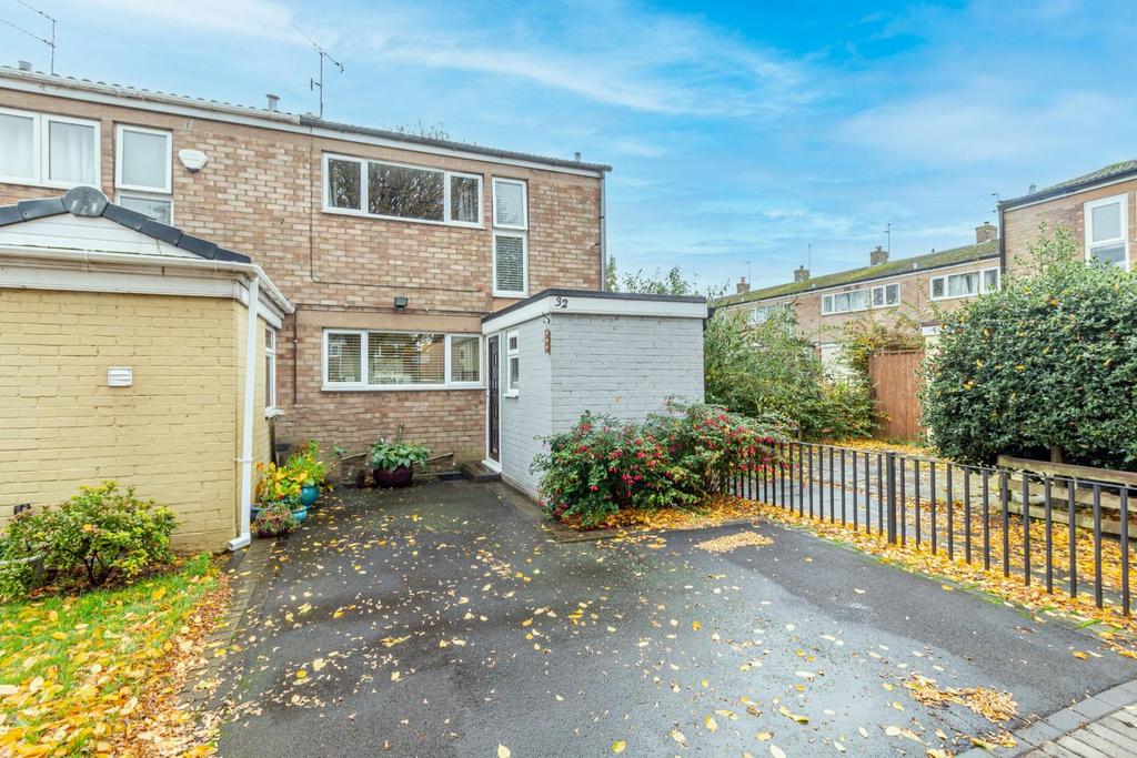Heathfield Gardens, Stourbridge, DY8 3YD 3 bed end of terrace house for