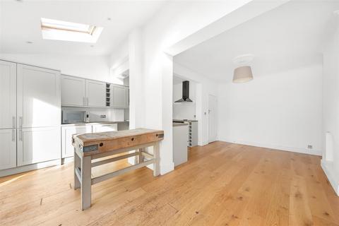 7 Wimborne Way, Beckenham, BR3 4DJ