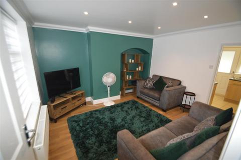 2 bedroom end of terrace house for sale - Ivyhouse Road, Dagenham
