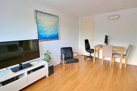 1 bedroom flat for sale - Halifax Road, Enfield