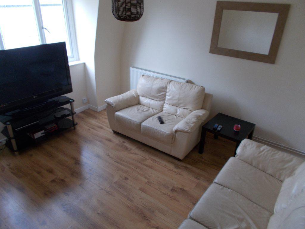 High Street, Fulbourn, Cambridgeshire 2 bed flat £1,200 pcm (£277 pw)
