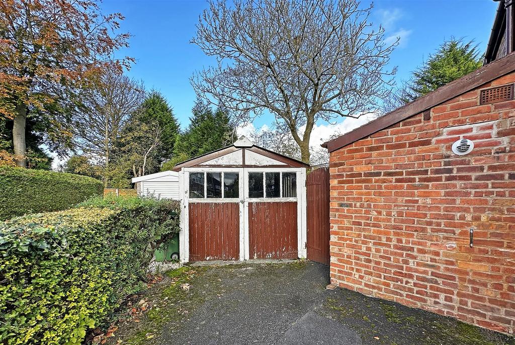 Fairfax Avenue, Timperley 3 bed semidetached house for sale £375,000