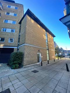3 bedroom flat to rent, Smugglers Way, London