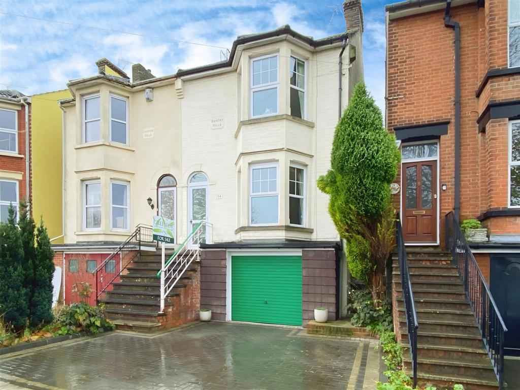 Capstone Road, Chatham 3 bed semidetached house £375,000