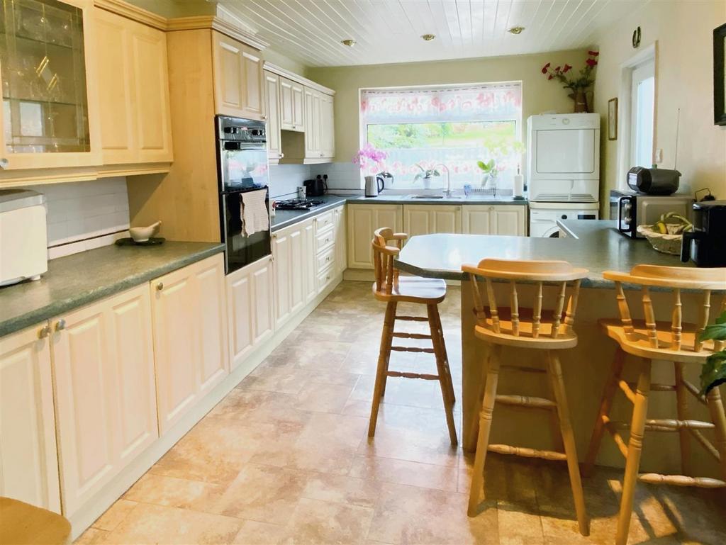 Capstone Road, Chatham 3 bed semidetached house £375,000