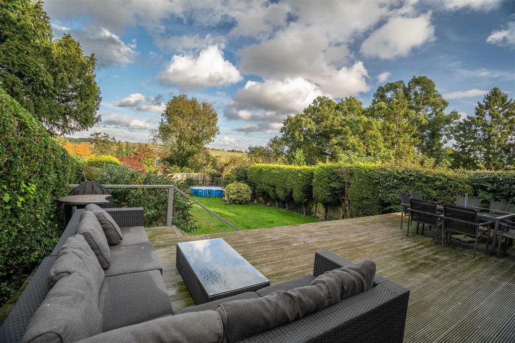 Large Garden and Patio Area