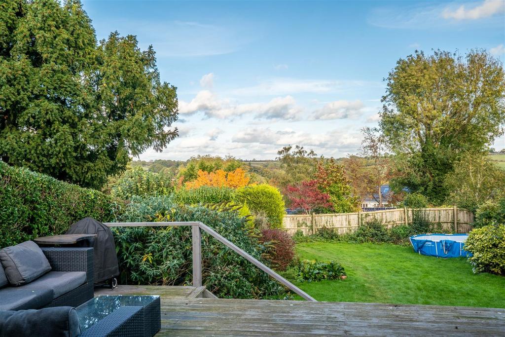 Large Garden and Patio Area