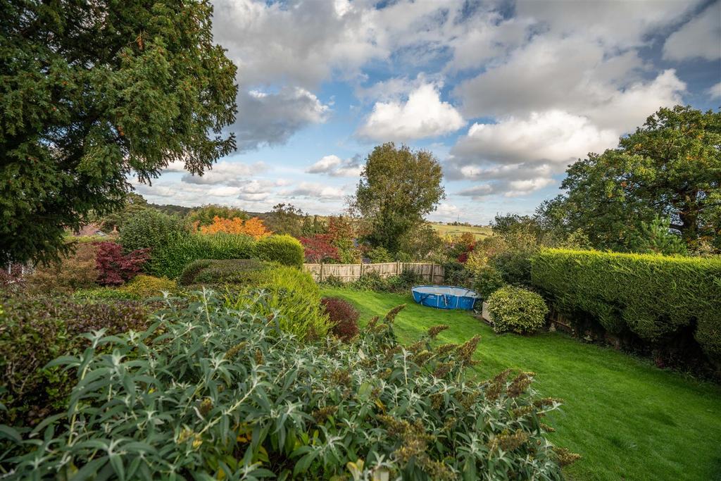 Large Garden and Patio Area