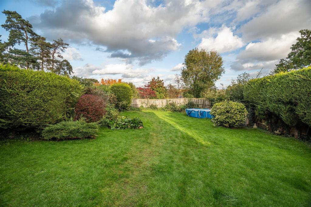 Large Garden and Patio Area