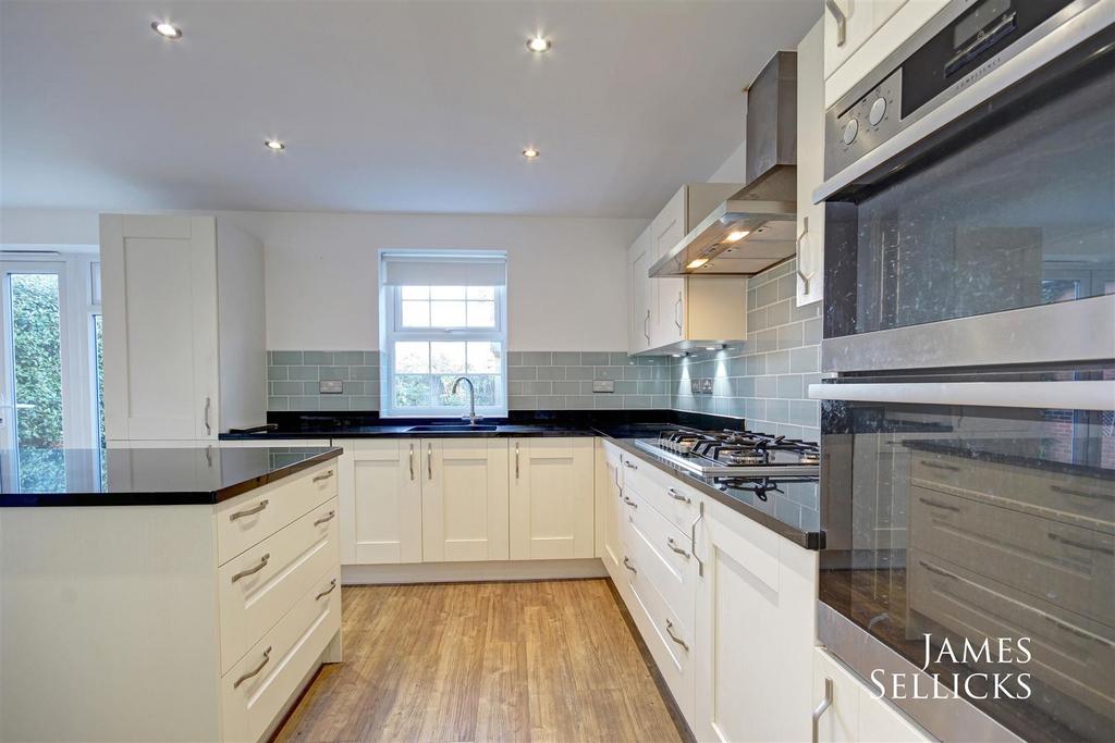 Dining kitchen