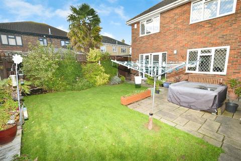 4 bedroom house for sale, Labworth Road, Canvey Island SS8