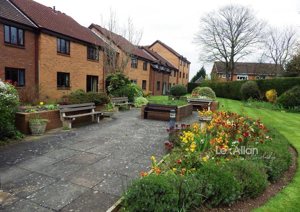 Glass House Hill, Oldswinford, Stourbridge 2 bed flat for sale £140,000