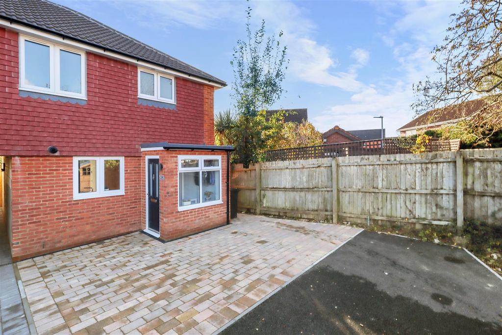 Forest View, Hailsham 3 bed semidetached house for sale £340,000