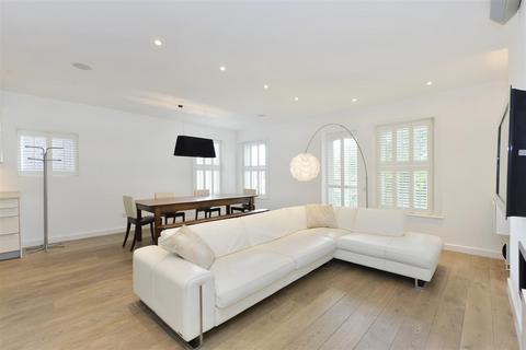 3 bedroom flat to rent, Fitzjohns Avenue, Hampstead Village NW3