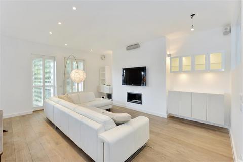 3 bedroom flat to rent, Fitzjohns Avenue, Hampstead Village NW3