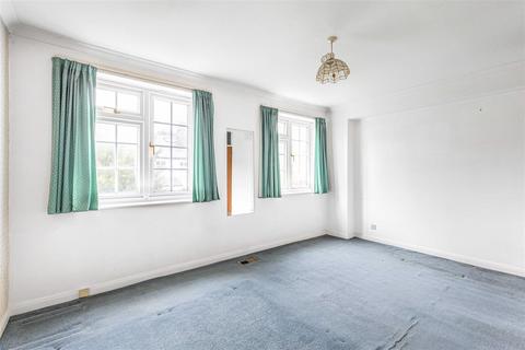13 Topiary Square, Richmond, TW9 2DB