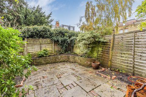 13 Topiary Square, Richmond, TW9 2DB