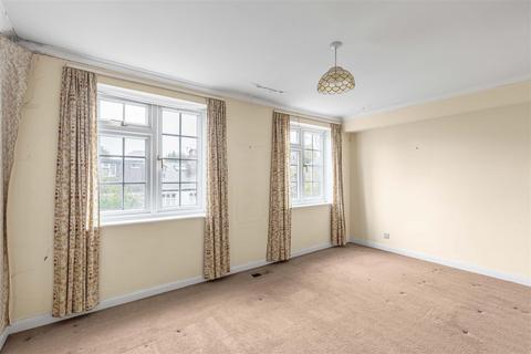 13 Topiary Square, Richmond, TW9 2DB