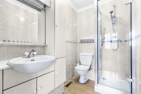 13 Topiary Square, Richmond, TW9 2DB