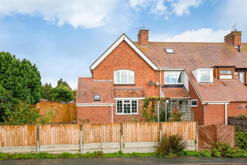 School Lane, Middle Littleton, Evesham 4 bed end of terrace house for