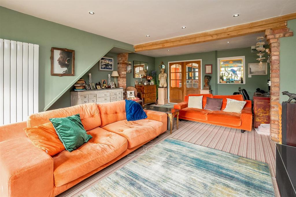 School Lane, Middle Littleton, Evesham 4 bed end of terrace house for