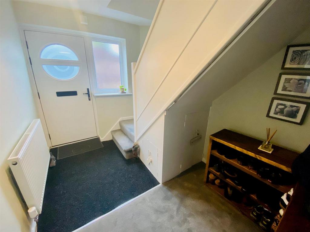 Meadow lane 25 hall.jpg