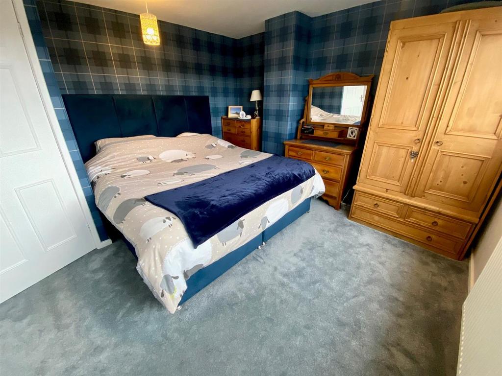 Meadow lane 25 bed 1.jpg