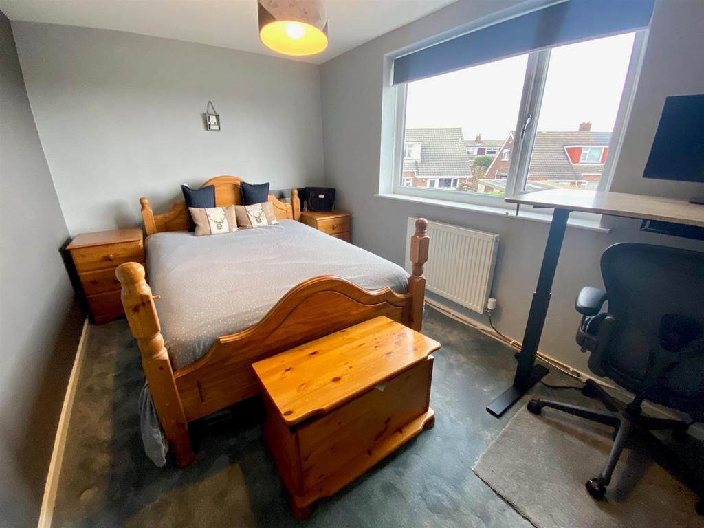 Meadow lane 25 bed 2.jpg